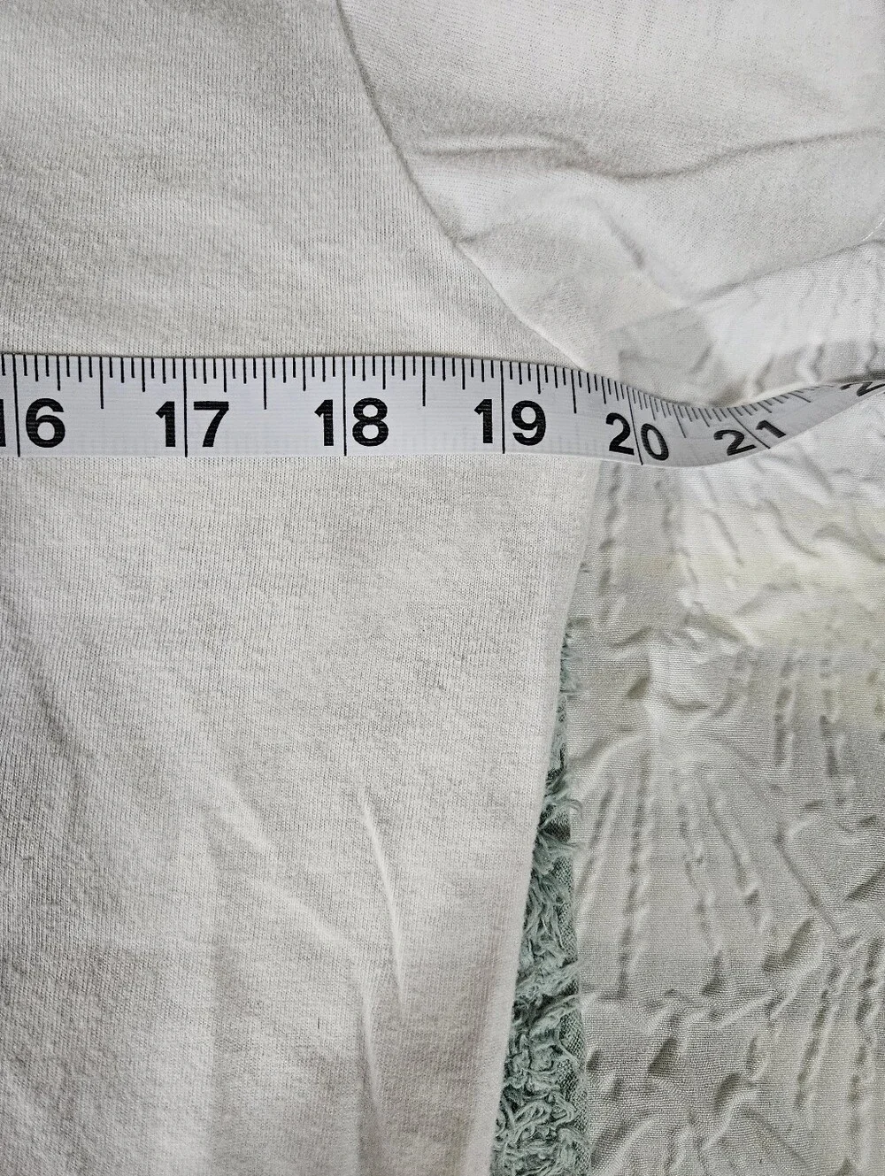 True Classic White V-Neck Tee Size Small